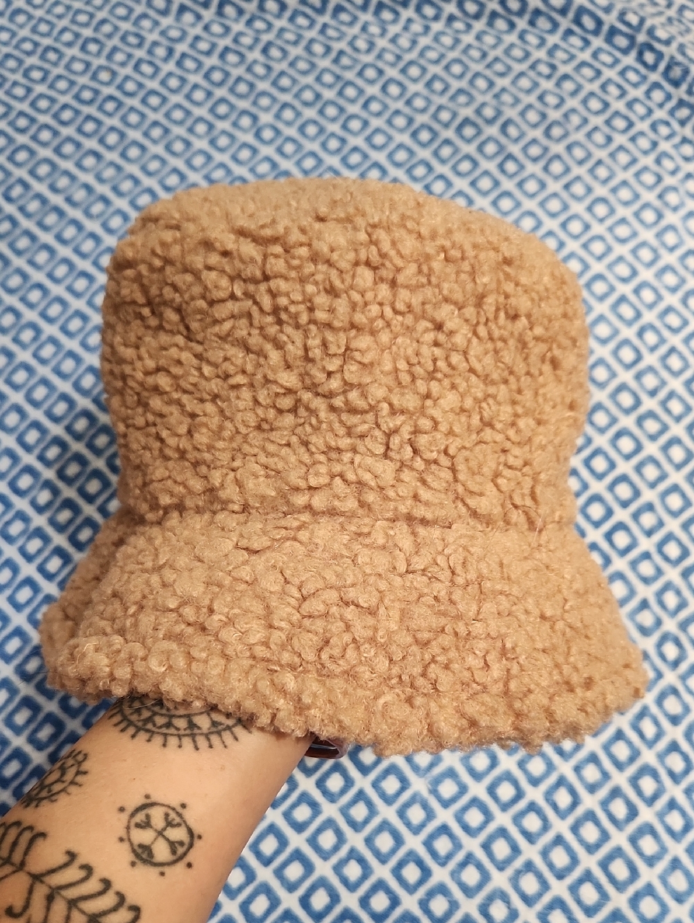 Tan Teddy Bucket Hat- EUC